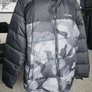 Mens XL Columbia Black and Gray Camo Insulated Puffer Coat